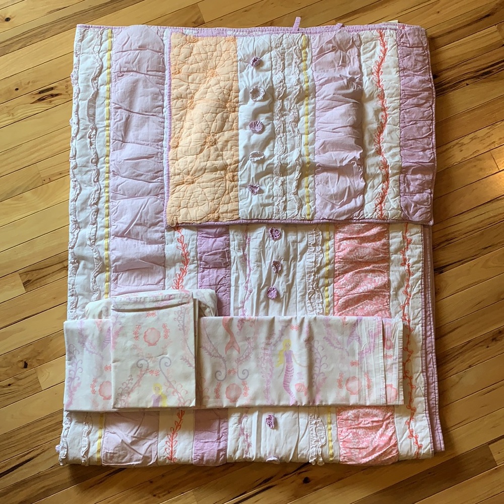 VGUC Pottery Barn Kids Twin Quilt, Sham and Sheets